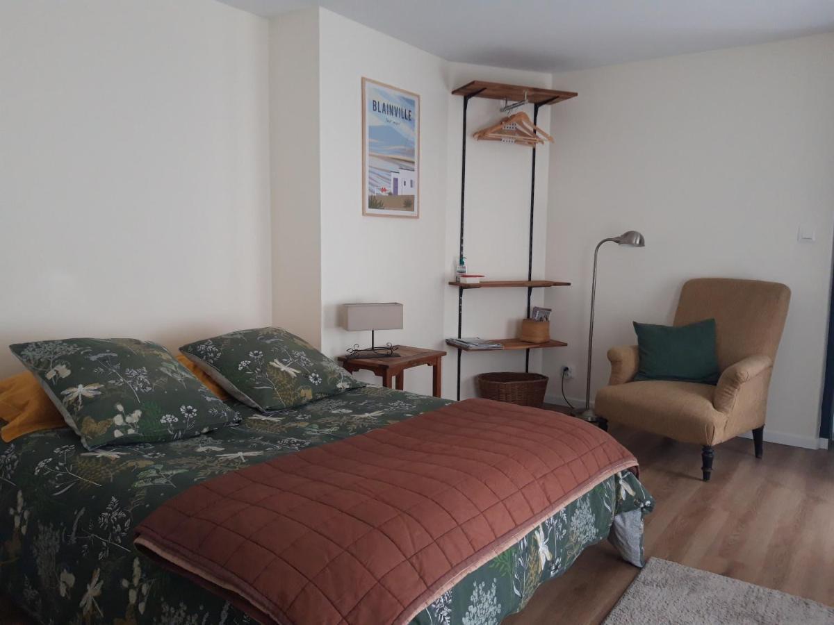 Agreables Chambres Independantes - Coutances Centre エクステリア 写真